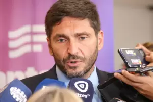 Pullaro convalida el reclamo policial y define un nuevo piso salarial de 1,4 millones de pesos