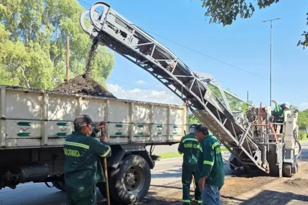 Contin�an los trabajos de repavimentaci�n en Av. Los Legisladores