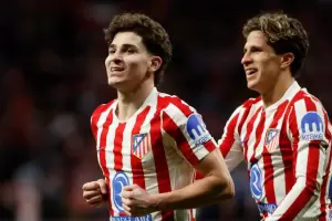 Con un golazo de Juli�n �lvarez, Atl�tico de Madrid aplast� a Barcelona por la Copa del Rey
