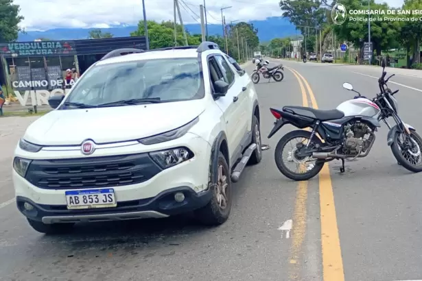 Violento choque en Catamarca dej� un joven motociclista hospitalizado