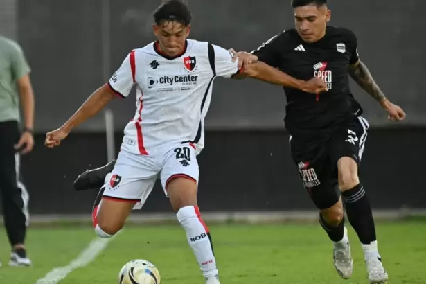 Newell's logr� un ag�nico empate ante Riestra y ambos siguen en el fondo de la tabla