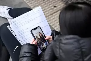 Gran Breta�a tambi�n prohibir�a el uso de redes sociales a menores de 16 a�os