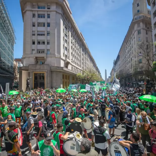 La motosierra no afloja: abril dej� nuevas bajas en el sector p�blico nacional, seg�n INDEC