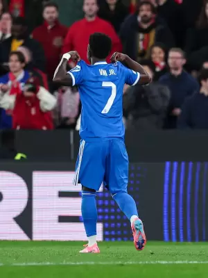 En un duelo con esc�ndalo, Real Madrid le gan� al Benfica en LisboaEn un duelo con esc�ndalo, Real Madrid le gan� al Benfica en Lisboa