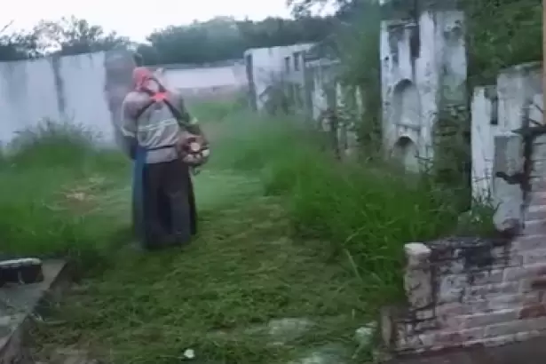 Inacci�n chacarera: vecinos solidarios rescataron el Cementerio de Huaycama