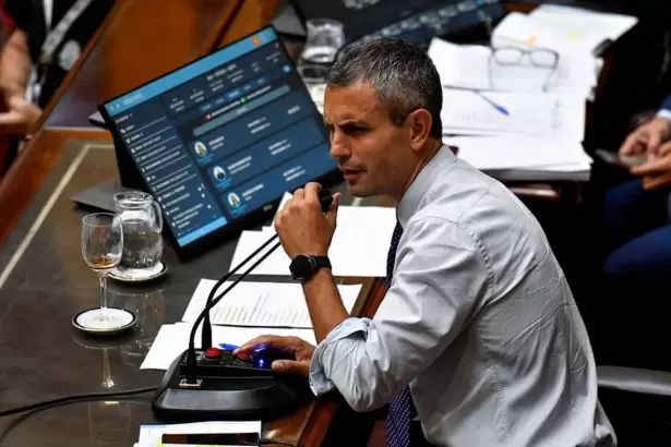 La oposici�n insistir� con una nueva sesi�n especial para interpelar a Adorni