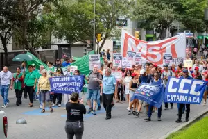 ATE, Jubilados Autoconvocados, y la izquierda se movilizaron en Plaza 25 de Mayo