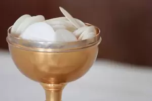 Milagro eucar�stico en Catamarca: se multiplicaron hostias en una parroquia