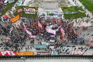 Pulso en la calle: huelga total y concentraci�n frente al Palacio Legislativo
