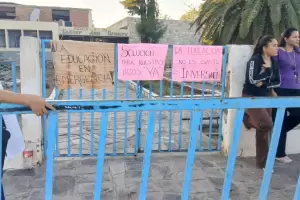 Toman la Escuela N�215 de Esqui�: exigen respuestas por las graves falencias edilicias