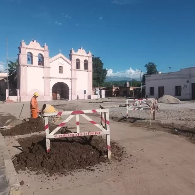 Villa Dolores: contin�an las obras en la plaza pese a la fuerte pol�mica