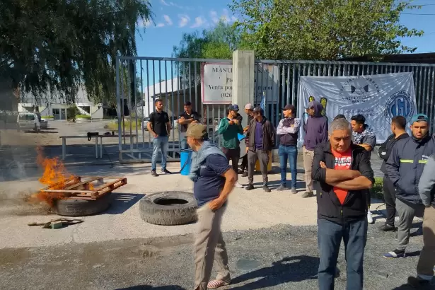 Master Lajas baja la persiana: el grupo SSQ abandona San Luis y deja 54 despedidos