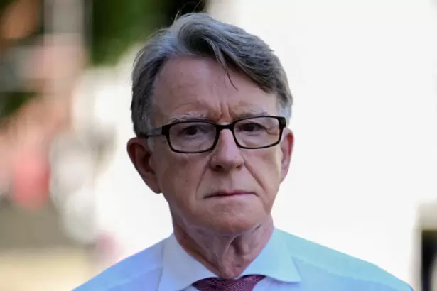 Los archivos Epstein sacuden a la �lite brit�nica: detienen a Peter Mandelson por presunta conducta indebida
