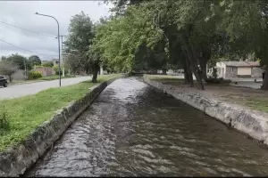 Fray Mamerto Esqui�: avanzan con la limpieza y puesta en valor del canal matriz en San Antonio