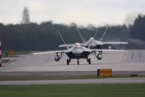 Tensi�n m�xima: EE.UU. despliega 12 cazas F-22 frente a Ir�n