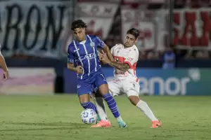 Deportivo Mor�n lo aguant� con uno menos y elimin� a Godoy Cruz de la Copa Argentina