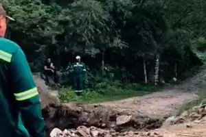 Operativo de emergencia en Aconquija: Vialidad Provincial interviene la Ruta N�48 por un hundimiento de calzada