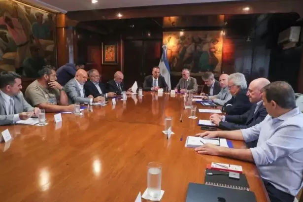 Manuel Adorni y Mario Lugones sellan el plan de modernizaci�n estructural del Hospital Garrahan