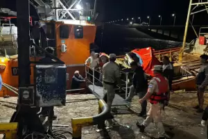 Naufragio frente a las costas de R�o Negro: intenso operativo para hallar a un tripulante desaparecido