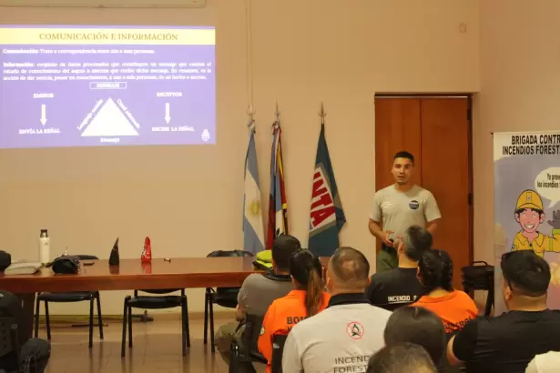 Convocan a bomberos voluntarios y municipios al curso b�sico de combatiente forestal