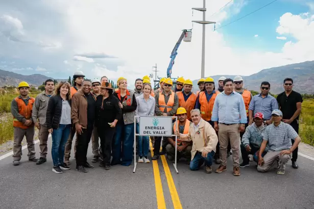 El sistema el�ctrico provincial lleg� a Barranca Larga y avanza hacia la Puna