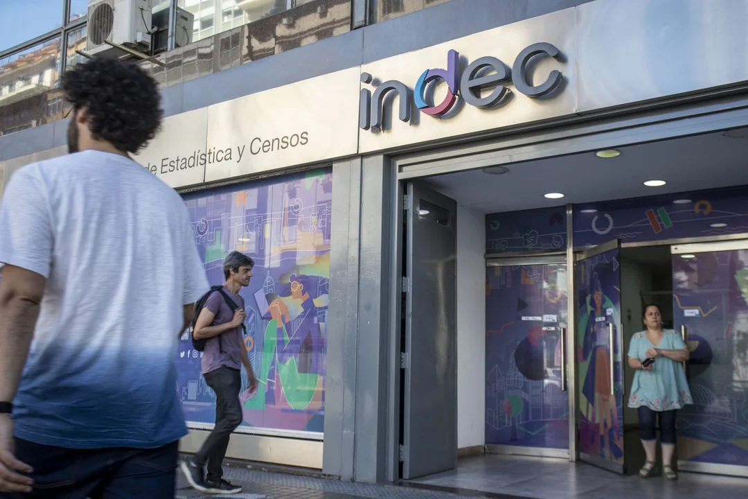 Advierten que el índice de inflación postergado por el Gobierno elevaría la pobreza en más de tres millones de personas
