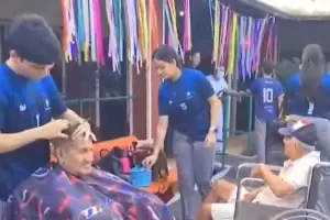 Un UPD diferente: alumnos cambiaron los festejos por una jornada solidaria en un hogar de ancianos