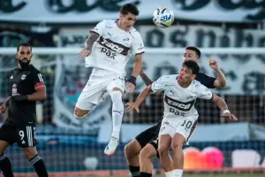 Con una gran pol�mica, Riestra y Platense por el Apertura