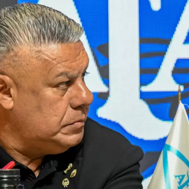La Justicia orden� rastrear transferencias de la FIFA y Camioneros a Chiqui Tapia