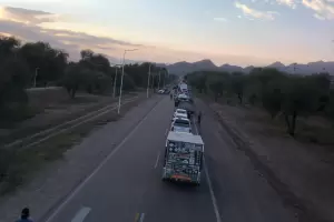 Docentes autoconvocados de Tinogasta sostienen el corte de la Ruta 60