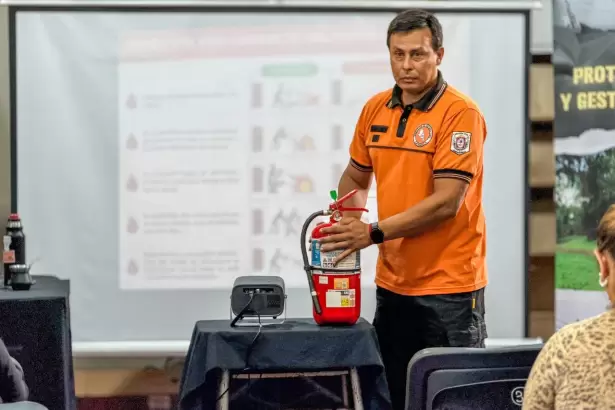 Seguridad: entrenan a personal de organismos p�blicos para actuar ante sismos e incendios