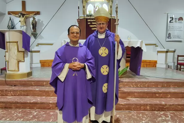 Asumi� el nuevo p�rroco de Jes�s Ni�o en una ceremonia emotiva