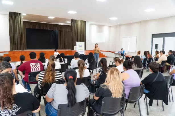 Capacitan a referentes comunitarios en prevenci�n del suicidio en Fray Mamerto Esqui�