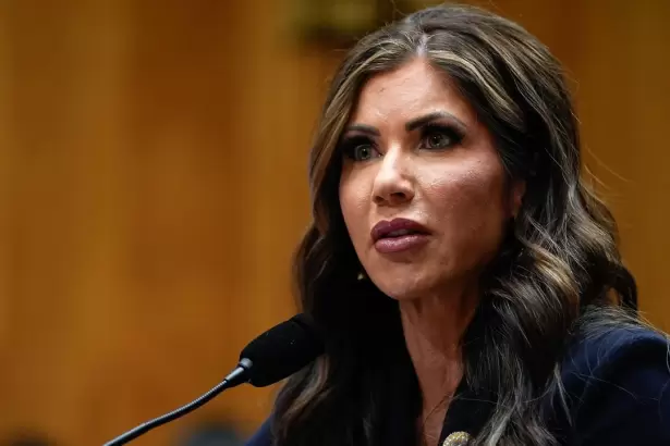 Trump destituye a la secretaria de Seguridad Nacional tras pol�micas redadas migratorias