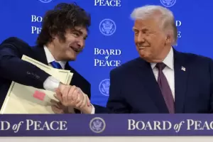 Milei viaja a EE.UU para una cumbre con Trump en medio del conflicto con Ir�n