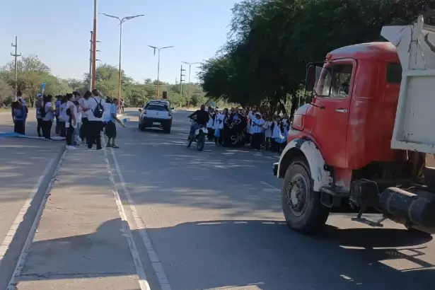 Paro de ATE: trabajadores municipales cortan rutas en el interior y reclaman mejoras salariales