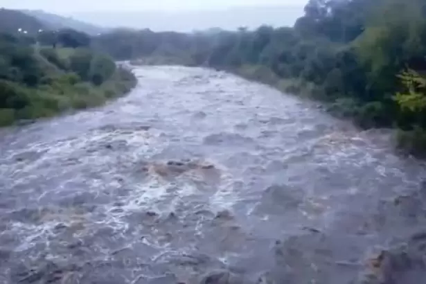Alerta por la crecida del R�o del Valle tras intensas lluvias en Catamarca