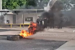 Violencia en el penal de Paran�: tras un homicidio en un pabell�n, familiares se prendieron fuego en una protesta