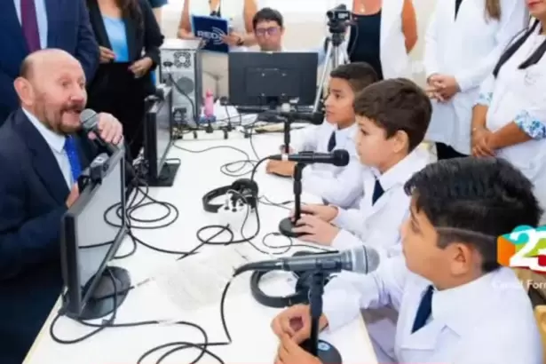 Denuncian montaje escolar en Formosa: alumnos elogiaron a Insfr�n en un edificio sin clases