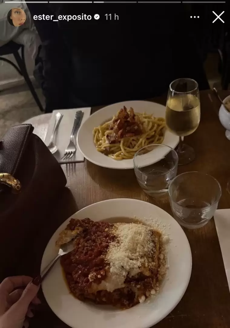 La actriz espa�ola cen� con el delantero del Real Madrid. (Foto: ester_exposito/Instagram)