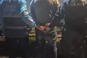 Catamarca: Aprehenden a un hombre con un arma de fuego y sellos de organismos del Estado en un control vial