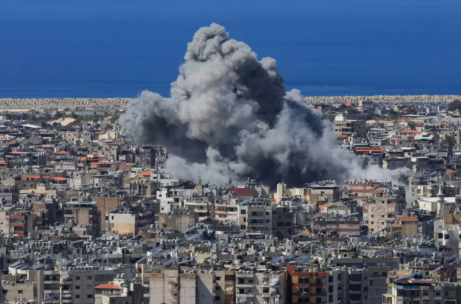 Columnas de humo tras un ataque israel� en los suburbios del sur de Beirut