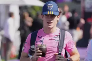 Franco Colapinto ya est� en China y volvi� a mostrar su fanatismo por Boca