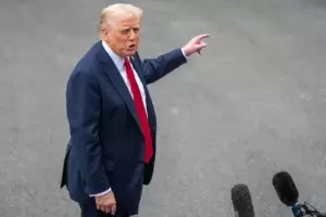 Trump amenaza con una ofensiva "20 veces m�s fuerte" si Ir�n bloquea el Estrecho de Ormuz