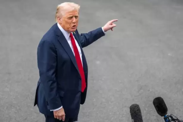 Trump amenaza con una ofensiva "20 veces m�s fuerte" si Ir�n bloquea el Estrecho de Ormuz