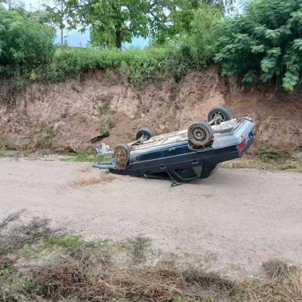 Vuelco en Ruta Provincial 144: un autom�vil cay� por un barranco en Bel�n