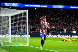 Con un doblete de Juli�n �lvarez, el Atl�tico Madrid gole� al Tottenham
