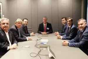 Ra�l Jalil junto a Adorni en una reuni�n clave en EE.UU.