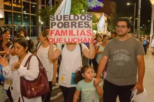 Docentes marcharon en Catamarca en medio del conflicto salarial con el Gobierno