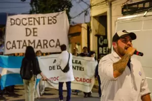 Docentes Autoconvocados junta firmas en contra de la fusi�n de Educaci�n y Trabajo
